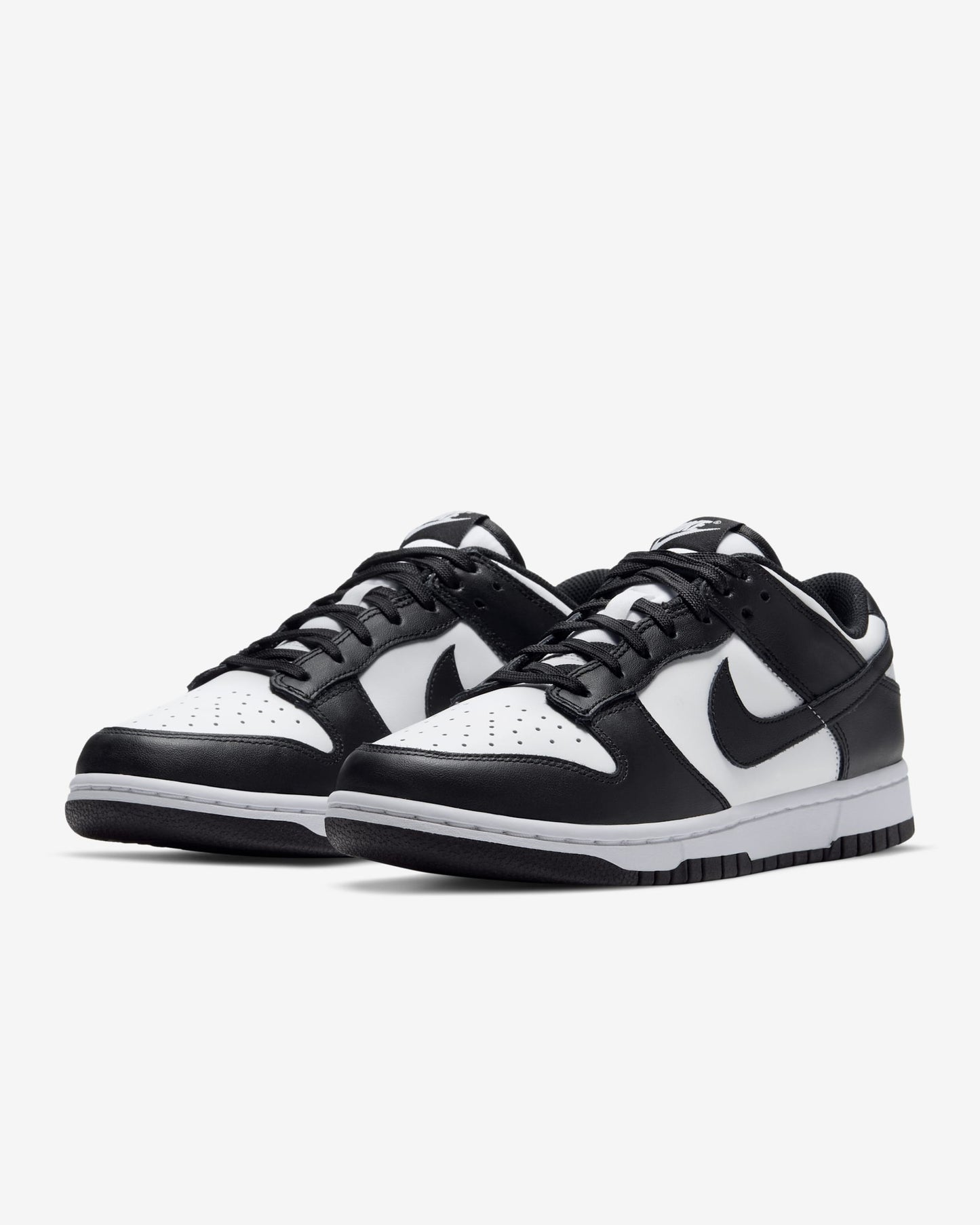 Nike Dunk Low Retro
White Black Panda